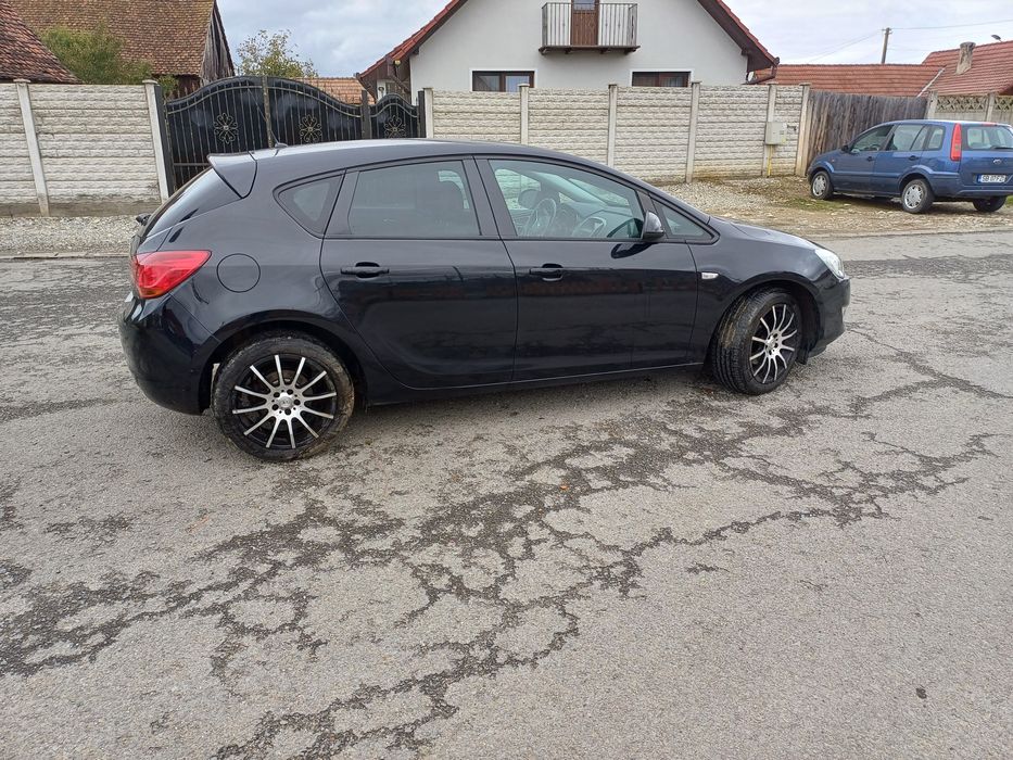 Vând Opel.astra J,Motor 1.400 cm benzina An 2011 Euro5