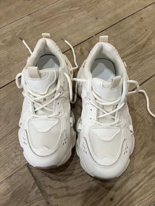 Кроссовки новые