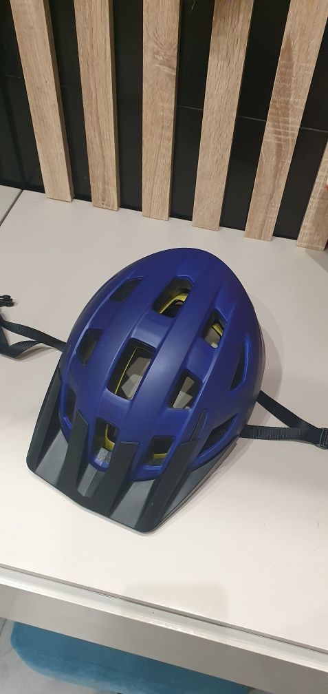 Велосипедный шлем от фирмы Giant