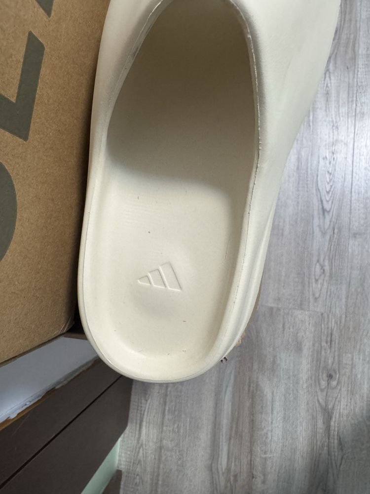 YEEZY SLIDE с кутия!!!