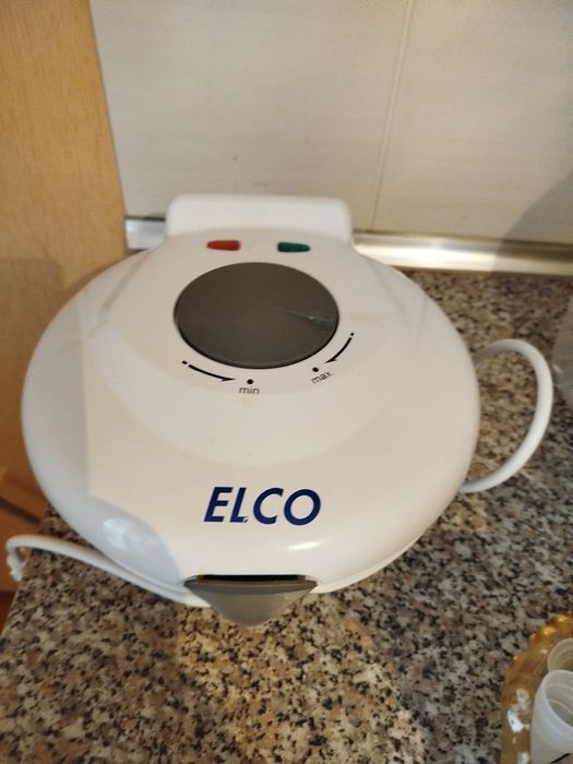 Вафельница электрическая