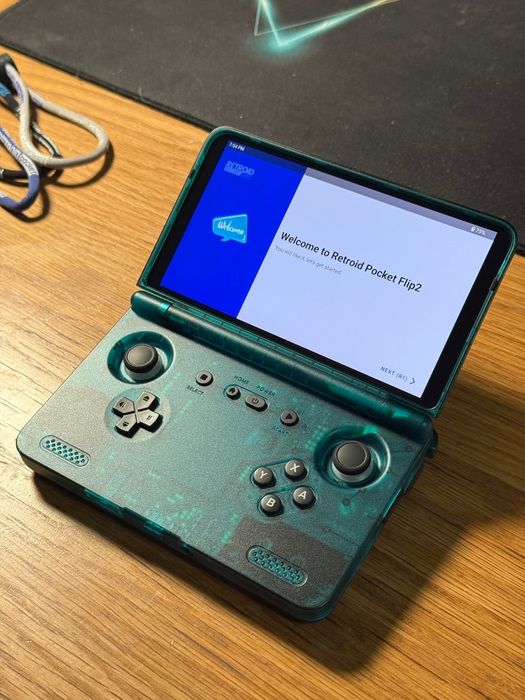 Конзола Retroid Pocket Flip 2 SD865