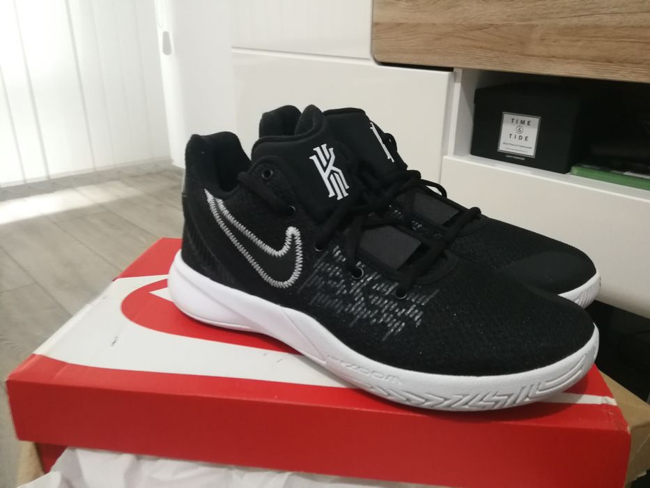 Маратонки Nike Kyrie Flytrap II