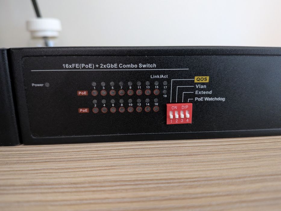 Switch PoE 16 + 2 (combo) porturi KM-PoE1602ES-AI-200
