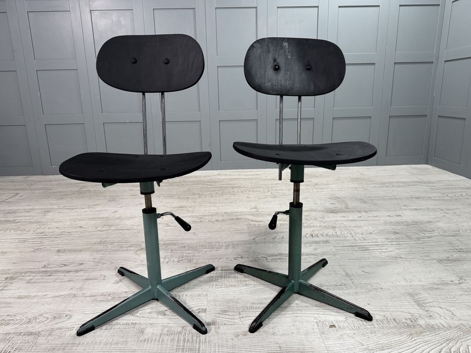 Винтидж индустриални работни столове Р460