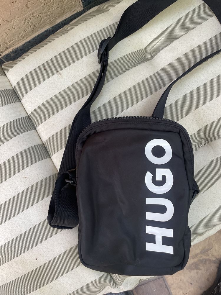 Hugo boss мъжка чантичка