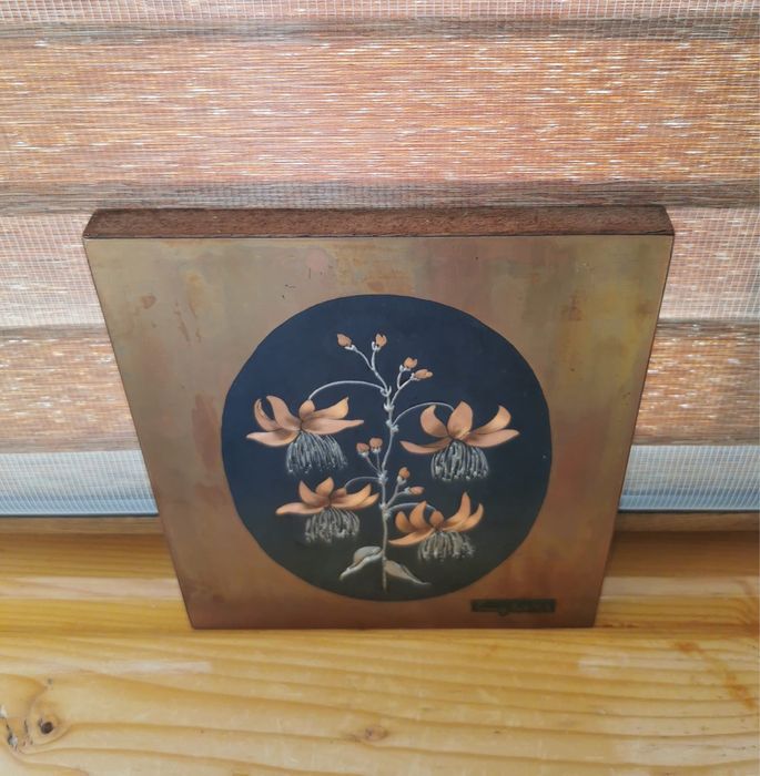 Антикварна картина от медно фолио авторско подписано изкуство на дърво