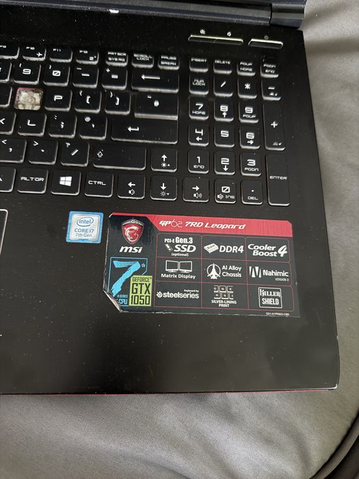 Vand laptop  stricat
