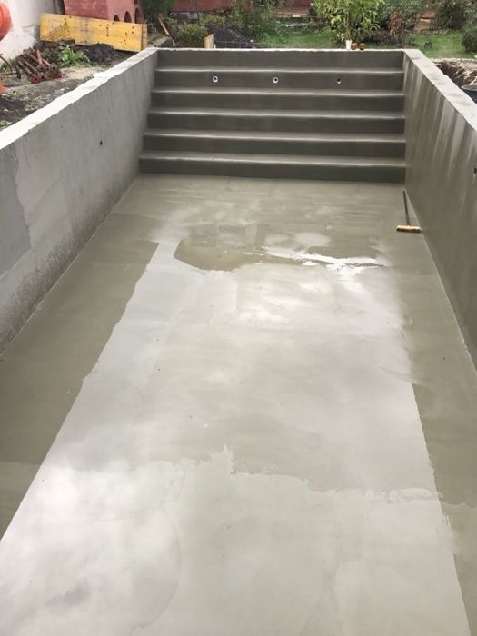 Piscina pe Liner sau Mozaic