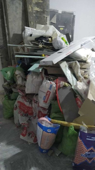 9 этаждан мусор олиб тушиш керак мошинага. 4-5 куб (лифт йук)