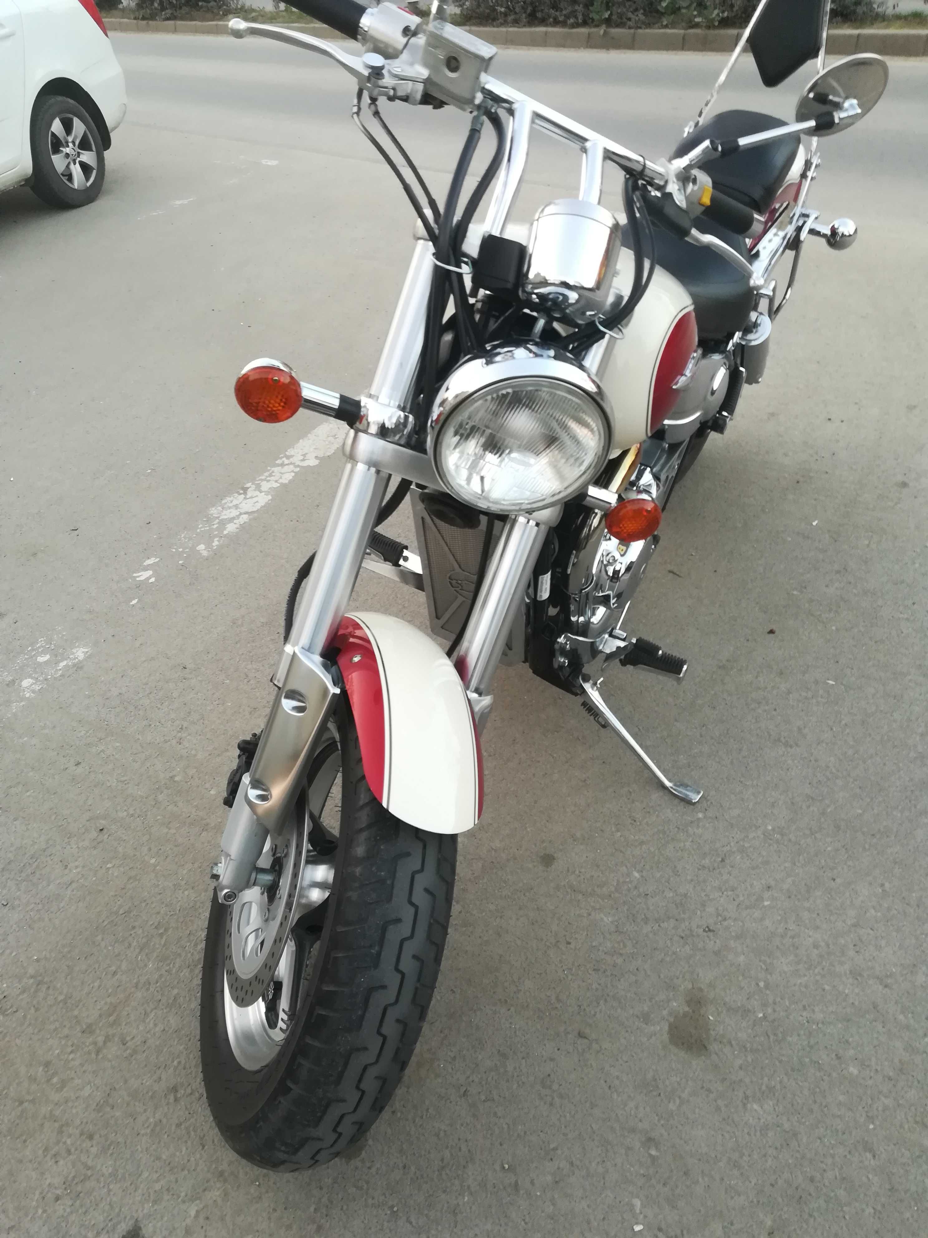 Vând moto Suzuki Marauder 805 cmc stare impecabila, 24950 km