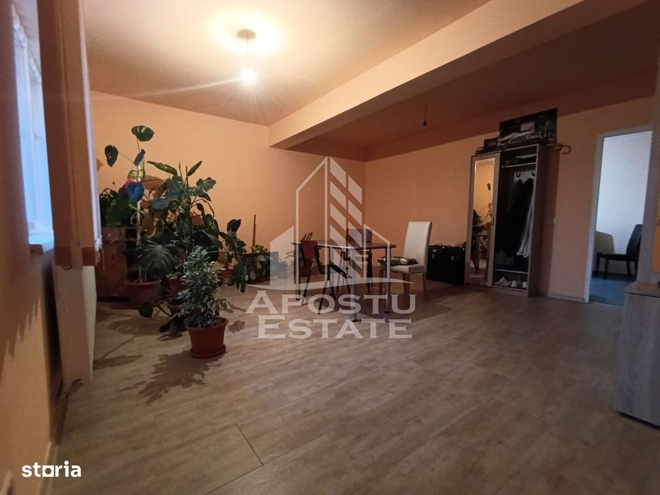 Casa individuala,izolata termic, 5 camere, curte proprie,2 bai, Ronat.