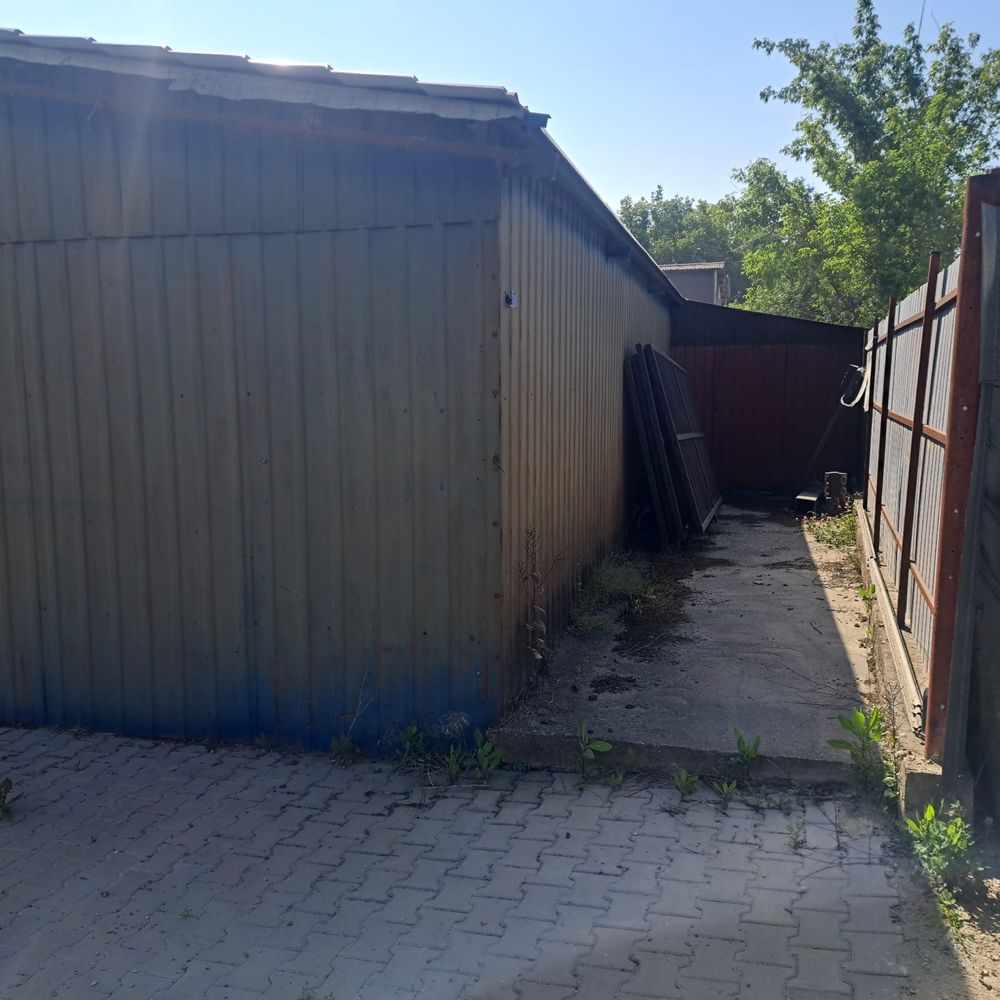 Vand strucura hala metalica acoperita cu tabla