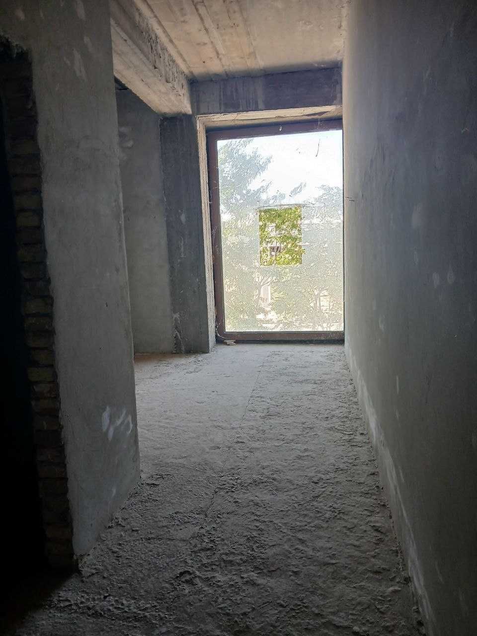 Arzon uyimiz sotiladi
№996 Vokzal 2-maktab tomonda 3x 2etaj 105kv
