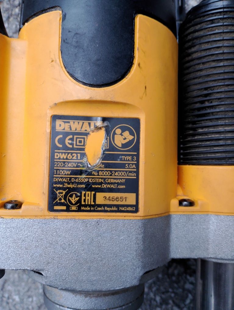 Оберфреза DeWalt DW621