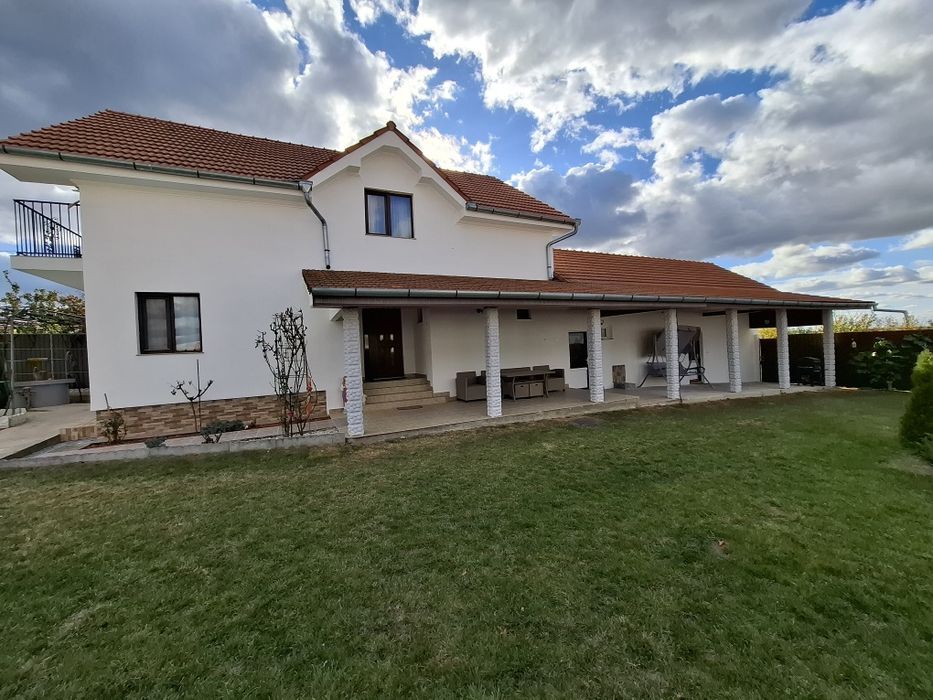 Vand casa complet mobilata si utilata la 2 km de Aqua President!