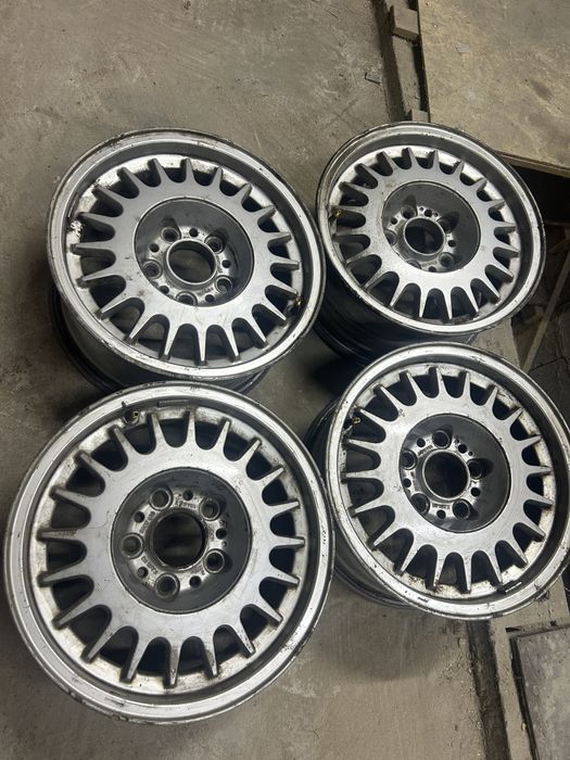 Комплект дисков BMW 5 R15 в хорошем состоянии