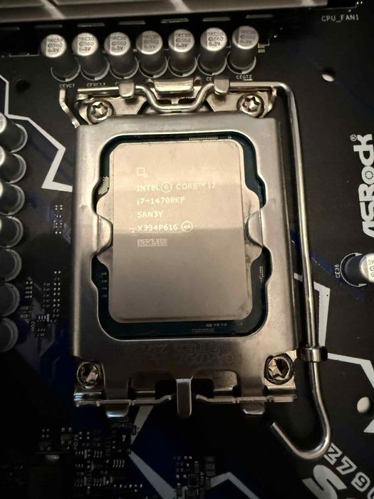 I7 14700KF + Z790 Sonic + 32GB Rgb