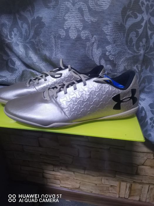 Ghete de fotbal under armour magnetico.