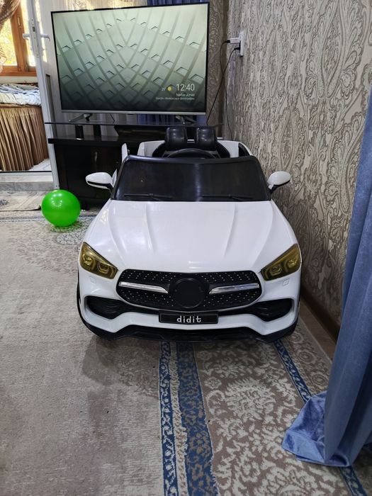 Bollalar uchun moshina va skutir