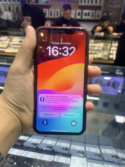 Iphone 11 qizil rang