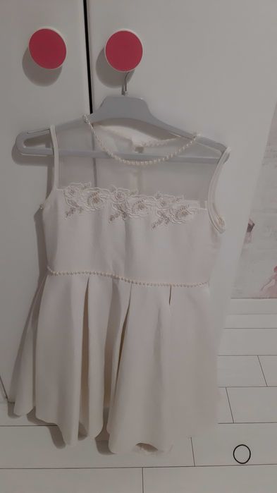 Set Anne bebe - rochita cu trena si perle, gentuta si bentita asortate