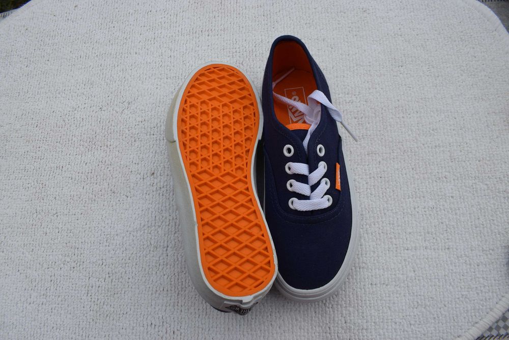 Tenisi noi Vans marimea 30,5