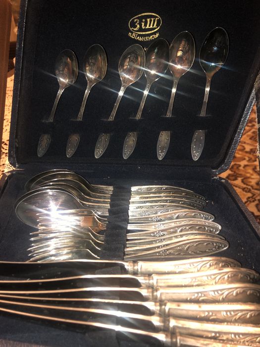 Антикварен комплект за хранене