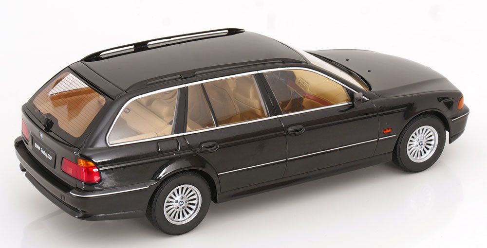 Macheta auto BMW 5 Series E39 1:18 Triple 9