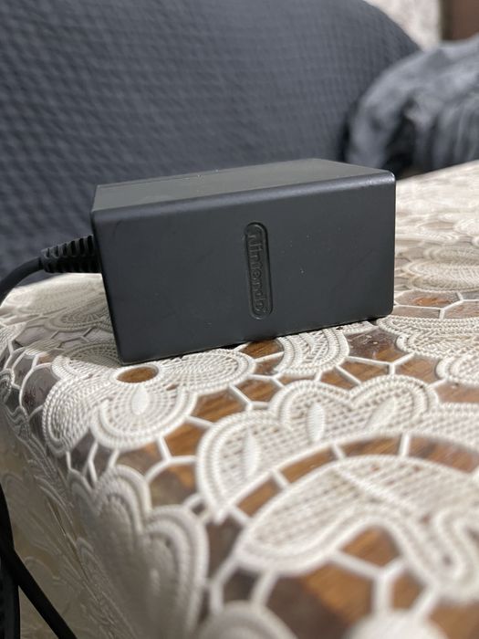 Nintendo swich + 64 GB микро сд карта подарък