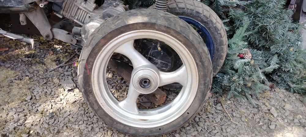 Продам запчасти на скутера .