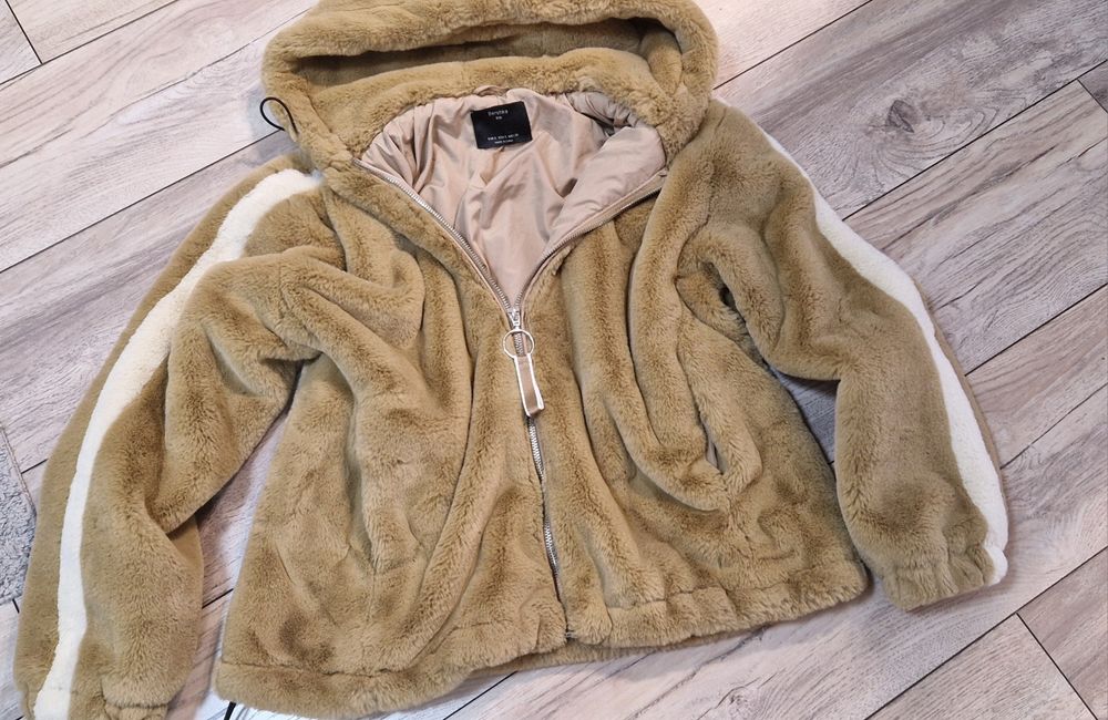 Пухено яке Bershka, размер С/М