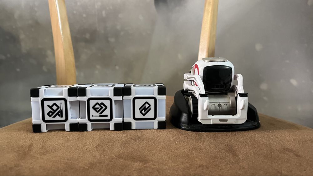 Робот Cozmo