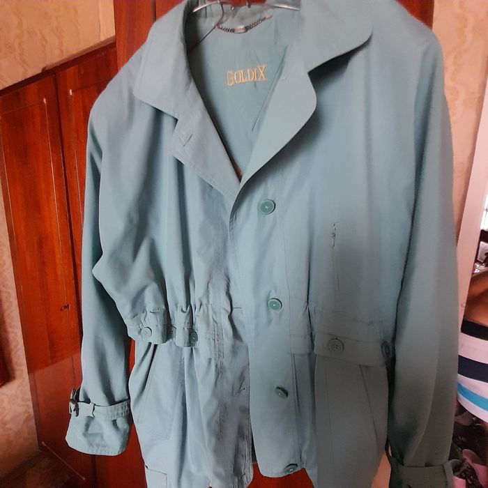 Продаётся женская куртка на весну-осень