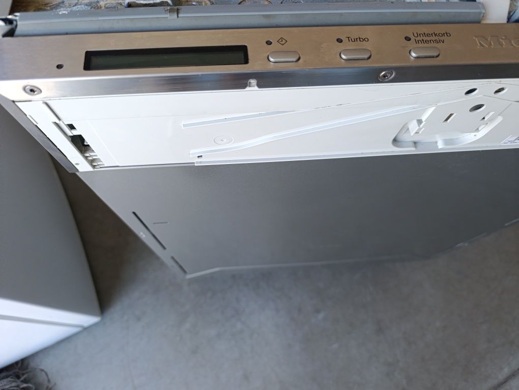 Съдомиялна Miele XXL за пълно вграждане