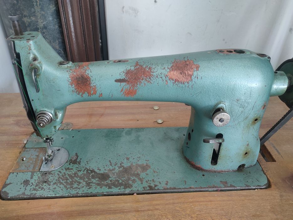 Швейная машинка профессиональная