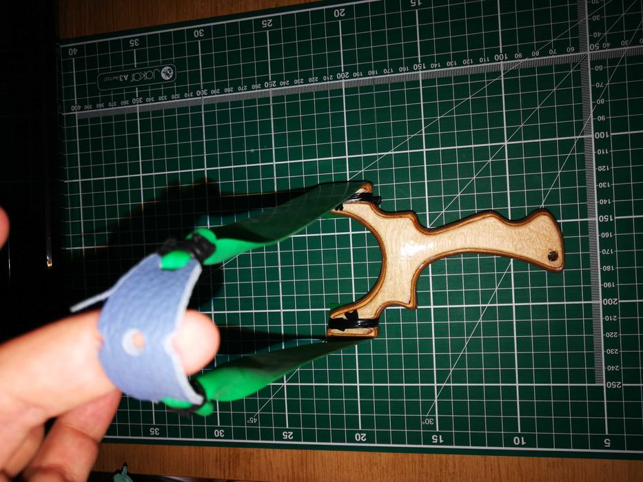 Prastie R10 REVOLUTION placaj MESTEACAN+gume foarte puternice