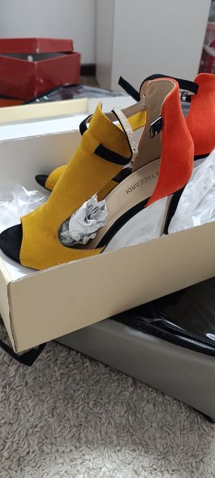 Продам босоножки