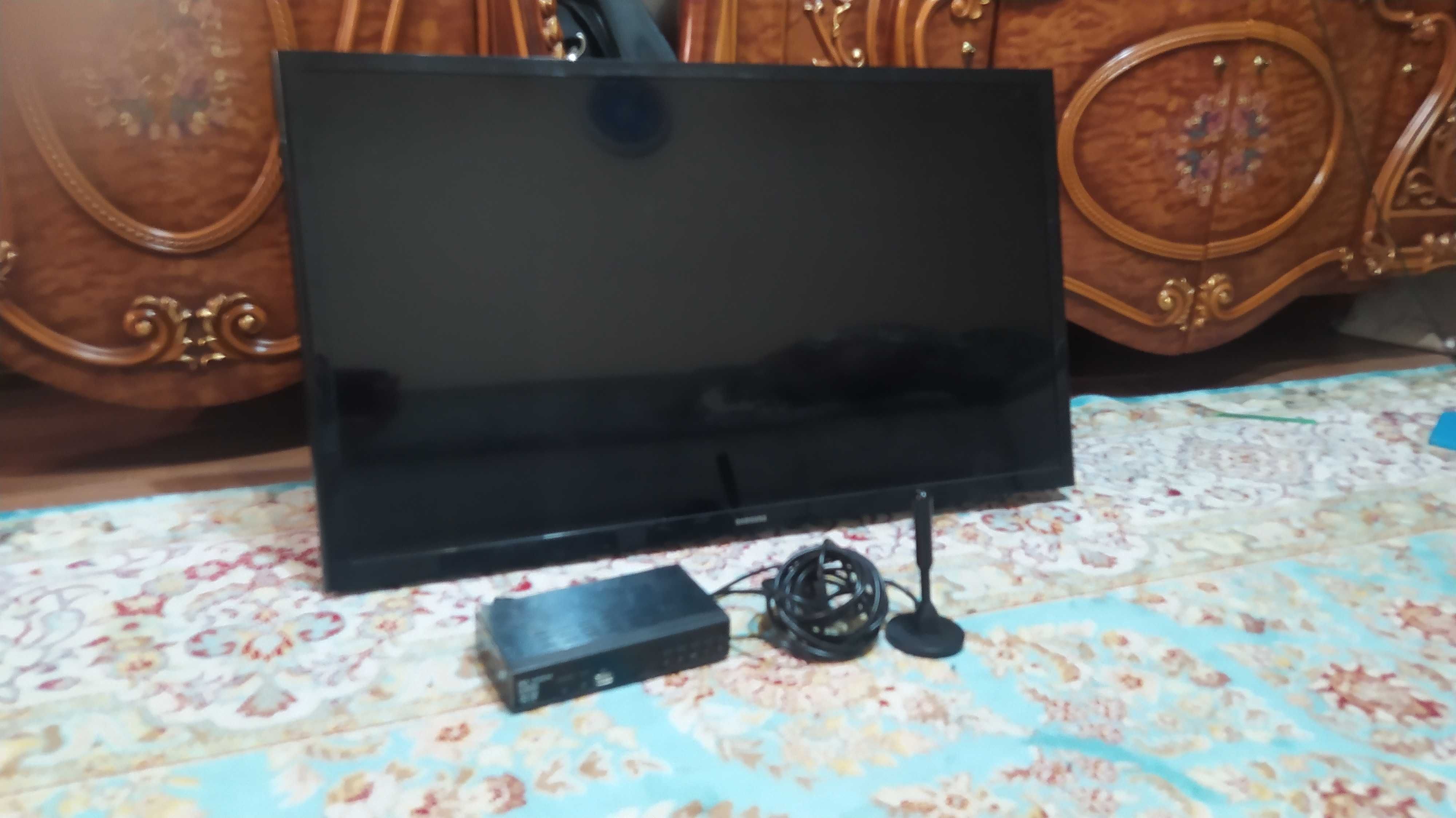 Телевизор Samsung UE32J4000