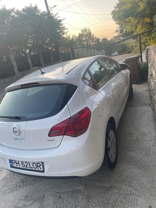 Opel Astra j 2012