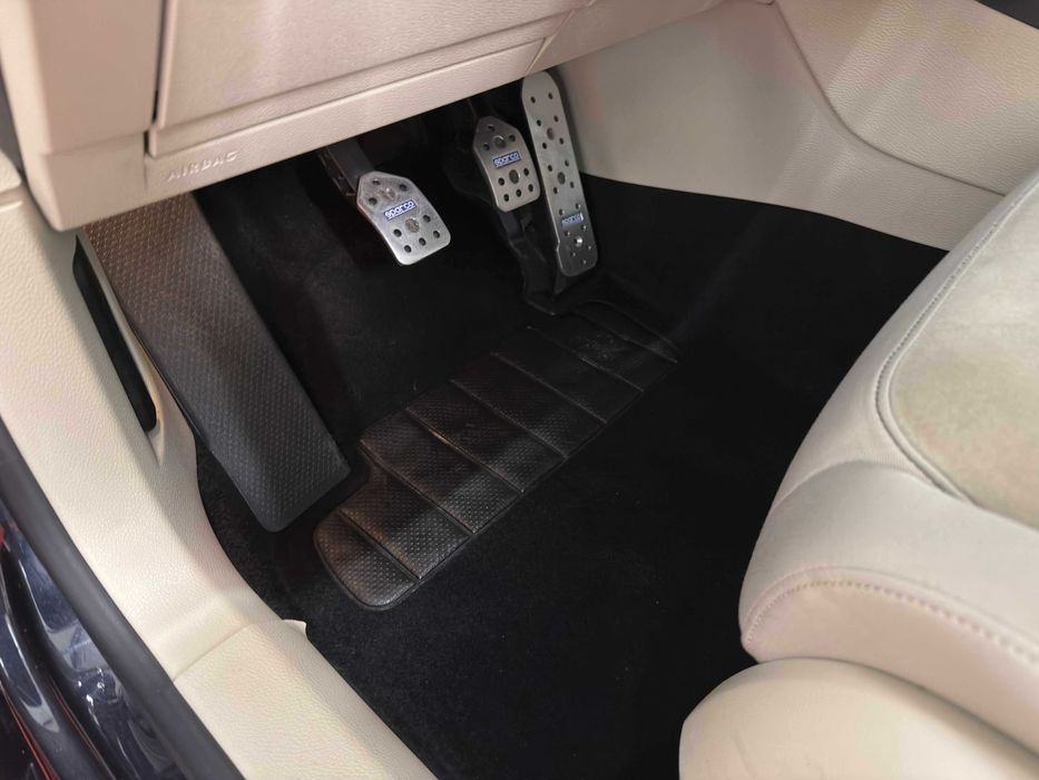 Volkswagen Golf 6 2012, faruri LED, alcantara, dublu climatronic