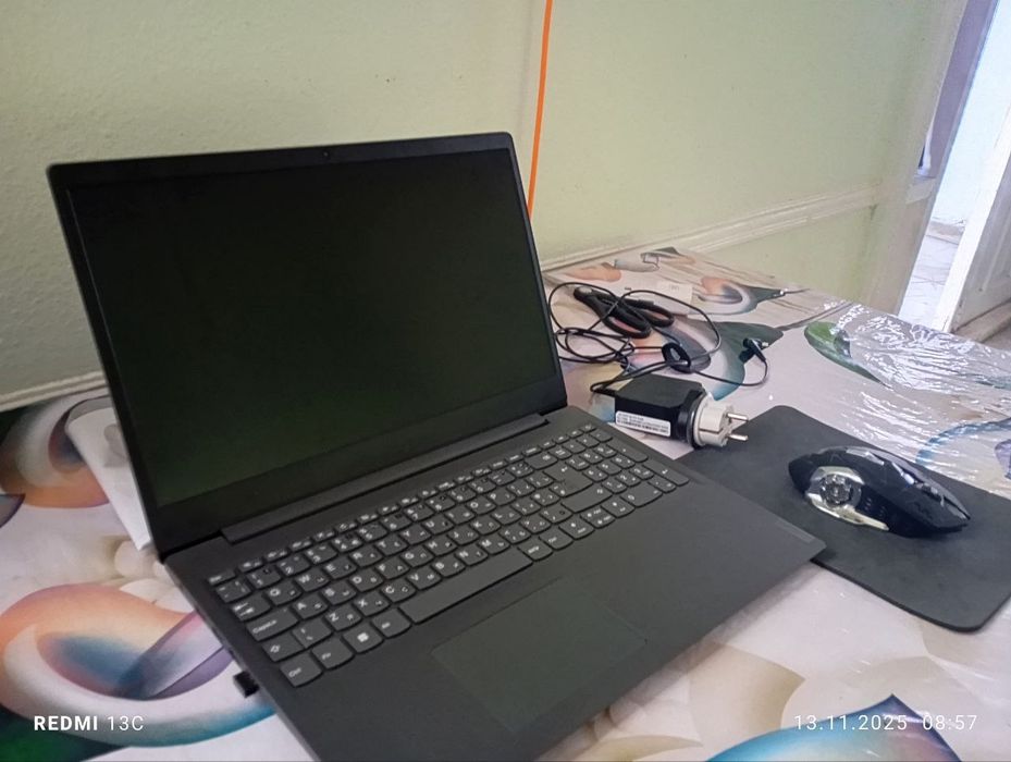 Lenovo Noutbook...