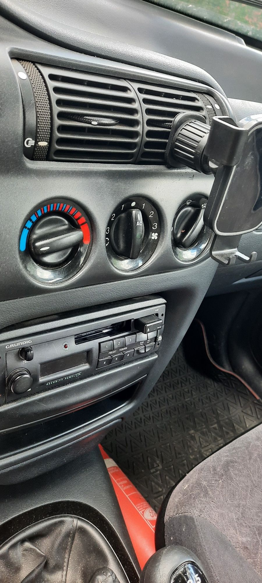 Vând Ford Escort an 1999,benz GPL,1000 eur