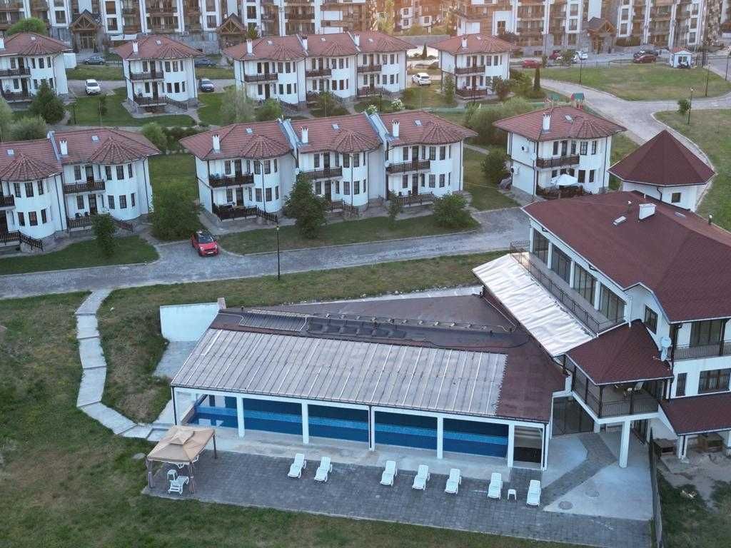 Последната къща в комплекса за продажба, цената може да се коментира.