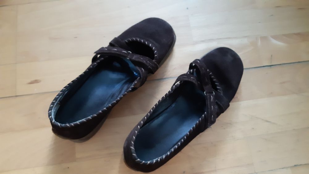 Vand pantofi din piele întoarsă
