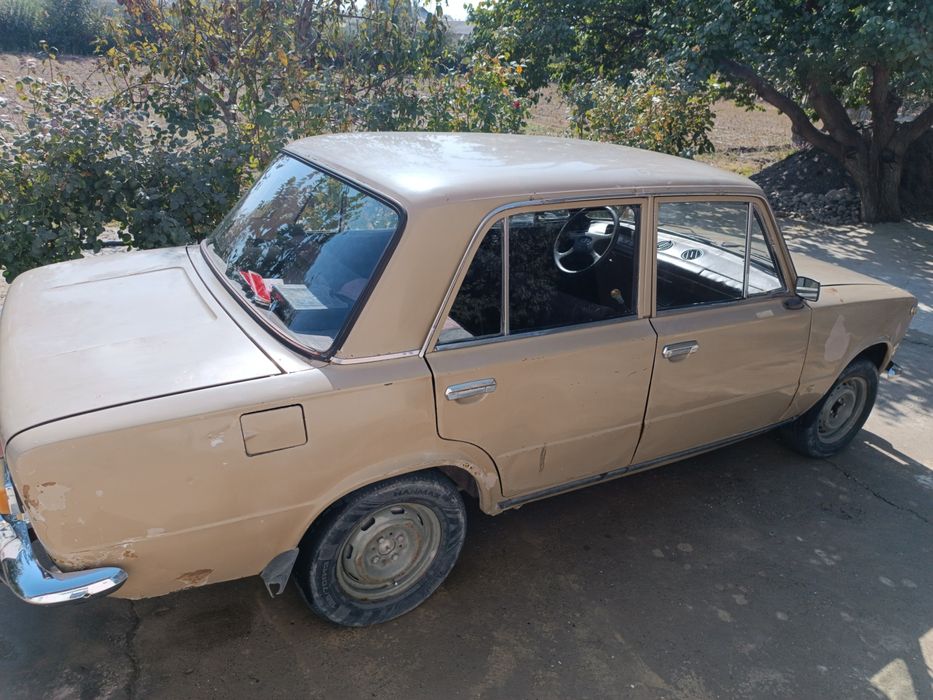 Vaz 2101 sotiladi
