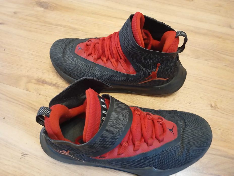 NIKE Air JORDAN червени