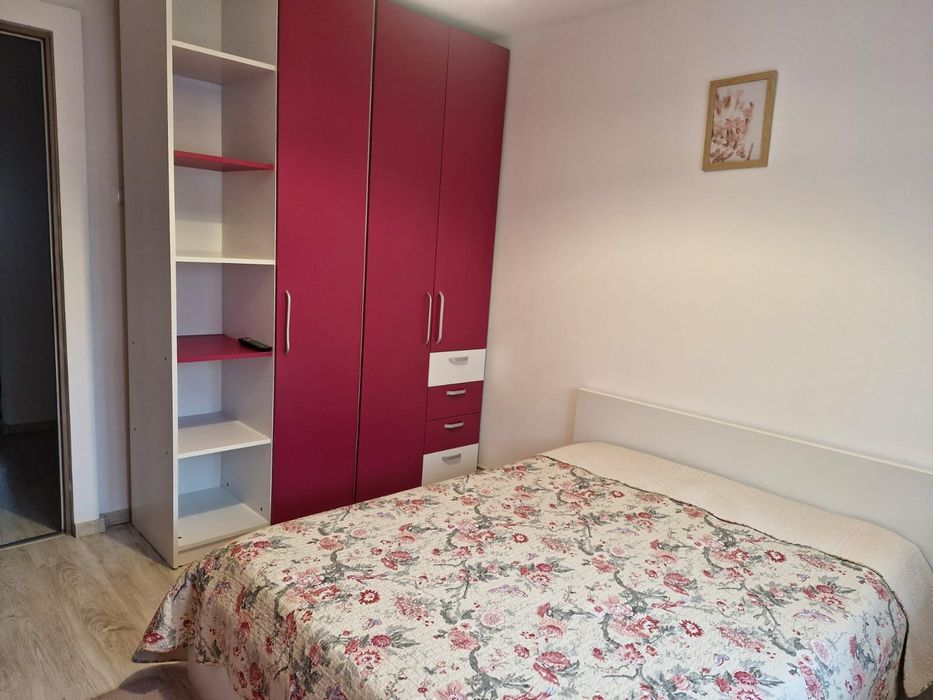 Închiriez apartament 4 camere