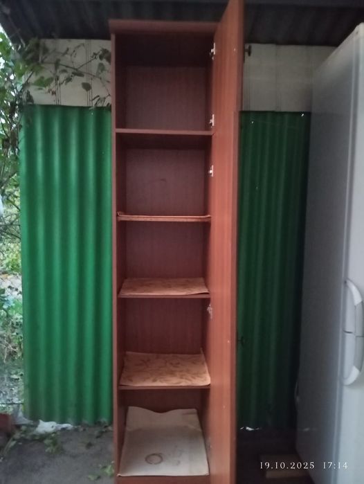 Продам шкаф на дачу