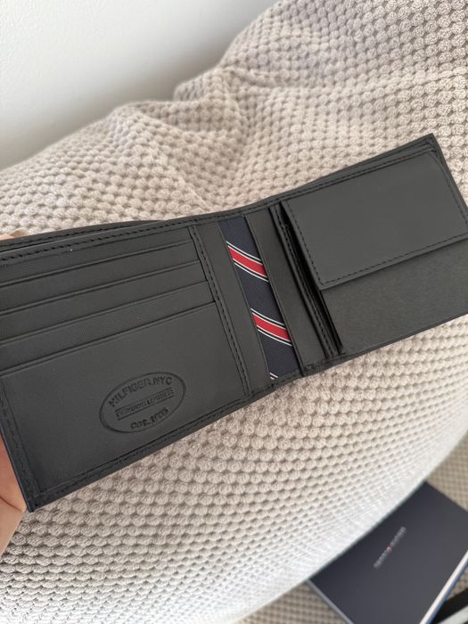 Мъжки портфейл Tommy Hilfiger нов